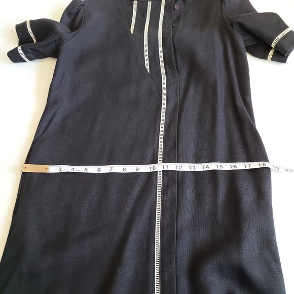 Elegant Black Dress with White Accents - Picture 12 of 13